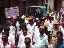 ರೈಲು ಮಾರ್ಗ ಆಗ್ರಹಿಸಿ ನರೇಗಲ್ ಬಂದ್ ಯಶಸ್ವಿ