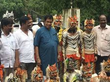 ಹುಲಿವೇಷ ತಂಡದೊಂದಿಗೆ ಹೆಜ್ಜೆ ಹಾಕಿದ ಆಸ್ಕರ್ ವಿಡಿಯೋ ವೈರಲ್