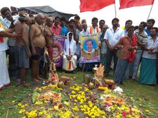 ಮಂಡ್ಯದಲ್ಲಿ ಸಿದ್ದರಾಮಯ್ಯ, ಎಂ.ಬಿ ಪಾಟೀಲ್ ಅಣಕು ತಿಥಿ ಆಚರಣೆ