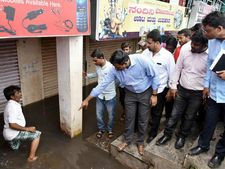 ಚಿತ್ರಗಳು : ಕಲಬುರಗಿ ಜನರಿಗೆ ಸಂಕಷ್ಟ ತಂದ ಮಳೆ