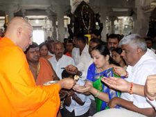  ಕಾಲಭೈರವೇಶ್ವರನಿಗೆ ಅಮಾವಾಸ್ಯೆ ಪೂಜೆ ಸಲ್ಲಿಸಿದ ರೇವಣ್ಣ ದಂಪತಿ