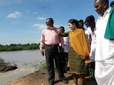 ರಾಯಚೂರು  : ತುಂಬಿದ ಕೆರೆ, ಗ್ರಾಮಗಳಿಗೆ ನುಗ್ಗಿದ ನೀರು