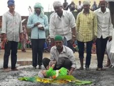 ಕುಂದಗೋಳದ ಅಲ್ಲಾಪುರದಲ್ಲಿ ಕೆಂಡದ ಮೇಲೆ ಪುಟ್ಟ ಮಕ್ಕಳು