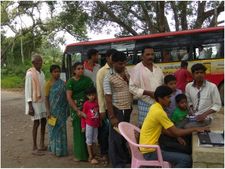 ಕೈಕೊಟ್ಟ ಇಂಟರ್ನೆಟ್ , ರಾಮನಗರದಲ್ಲಿ ಪಡಿತರಕ್ಕಾಗಿ ಗ್ರಾಮಸ್ಥರ ಪರದಾಟ