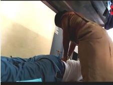 ಠಾಣೆಯಲ್ಲಿಯೇ ಲೇಡಿ ಹೋಂ ಗಾರ್ಡ್ ನಿಂದ ಮಸಾಜ್ ಮಾಡಿಸಿಕೊಂಡ ಪೊಲೀಸಪ್ಪ