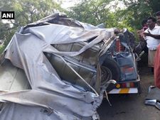 ಕಲಬುರಗಿ: ಟ್ಯಾಂಕರ್ ಡಿಕ್ಕಿಯಾಗಿ ಕ್ರೂಷರ್ ನುಚ್ಚುನೂರು, 5 ಸಾವು