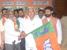 ಮಂಡ್ಯ ರಾಜಕಾರಣ : ಬಿಜೆಪಿ ಸೇರಿದ ಕೆ.ಎಸ್.ನಂಜುಂಡೇಗೌಡ