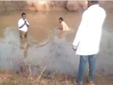 ಪ್ರಶ್ನೆ ಮಾಡಿದ ದಲಿತರನ್ನು ಕೊಚ್ಚೆ ನೀರಲ್ಲಿ ಮುಳುಗೇಳಿಸಿದ ಬಿ.ಜೆ.ಪಿ ಮುಖಂಡ   