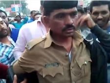 ಗದಗ : ಪೊಲೀಸ್ ಪೇದೆಗೆ ಥಳಿಸಿದ ಸಾರ್ವಜನಿಕರು