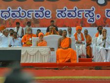 'ಸಿದ್ದರಾಮಯ್ಯ ಹೇಗೆ ಬಸವಣ್ಣ ಭಕ್ತರಾಗುತ್ತಾರೆ?'
