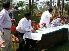 ಬೆಳಗಾವಿ : ಅರಣ್ಯ ಸಚಿವರ ಮೇಲೆ ಹೆಜ್ಜೇನು ದಾಳಿ