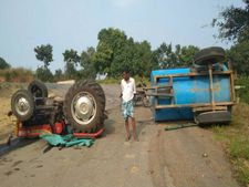 ರಾಮನಗರ: ಟ್ರ್ಯಾಕ್ಟರ್ ಪಲ್ಟಿ, ಓರ್ವ ಸಾವು, ಇಬ್ಬರಿಗೆ ಗಾಯ
