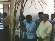 ಎರಡಾಳೆತ್ತೆರ ಬೆಳೆದಿದ್ದ ಕಬ್ಬು ಬೆಂಕಿಗಾಹುತಿ, ಮುಗಿಲು ಮುಟ್ಟಿದ ರೈತನ ಗೋಳು   