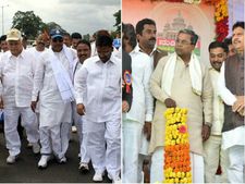ಅಂದು ಬಳ್ಳಾರಿ ಪಾದಯಾತ್ರೆ, ಇಂದು 'ನವ ಕರ್ನಾಟಕ ನಿರ್ಮಾಣ' ಯಾತ್ರೆ!