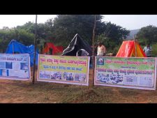 ಹಕ್ಕು ಪತ್ರಕ್ಕಾಗಿ  ಆದಿವಾಸಿಗಳಿಂದ ಅರಣ್ಯದಲ್ಲಿ ಪ್ರತಿಭಟನೆ