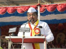 'ಯಡಿಯೂರಪ್ಪ ಬಟ್ಟೆ ಹಾವು ಬಿಡುವ ಕೆಲಸ ಮಾಡಿದ್ದಾರೆ'