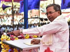 ಚನ್ನಪಟ್ಟಣದಲ್ಲೇ ಯೋಗೇಶ್ವರ್ ಜನ್ಮ ಜಾಲಾಡಿದ ಸಿದ್ದರಾಮಯ್ಯ