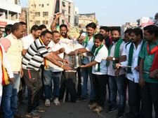 ಕರ್ನಾಟಕ ಬಂದ್ :  ಹುಬ್ಬಳ್ಳಿ ರೈಲ್ವೆ ನಿಲ್ದಾಣಕ್ಕೆ ಮುತ್ತಿಗೆ ಯತ್ನ 