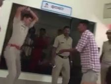 ಕೊಪ್ಪಳ: ಸಿಗ್ನಲ್ ಜಂಪ್ ಮಾಡಿದ್ದಕ್ಕೆ ಮನಸೋಇಚ್ಛೆ ಥಳಿಸಿದ ಪಿಎಸ್‌ಐ