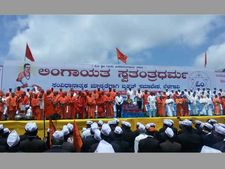 ಲಿಂಗಾಯತ ಧರ್ಮ ವಿವಾದ ಕುರಿತ ಚರ್ಚೆಗೆ ಸಿದ್ಧ: ದಿಂಗಾಲೇಶ್ವರ ಸ್ವಾಮಿ
