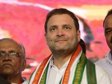 ಸಿದ್ದು ಮುಂದೆ, ಮೋದಿ ಹಿಂದೆ ನೋಡ್ಕೊಂಡು ಗಾಡಿ ಓಡಿಸ್ತಾರೆ!