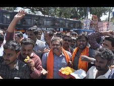 ಕಾವೇರಿ ತೀರ್ಪು: ಮಂಡ್ಯದಲ್ಲಿ ನೀರು ಕುಡಿದು ಸಂಭ್ರಮಿಸಿದ ಜನ