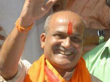  ತೊಗಾಡಿಯಾ ಬದಲಿಗೆ ಓವೈಸಿ ಎನ್ ಕೌಂಟರ್ ಮಾಡಿ: ಮುತಾಲಿಕ್ 
