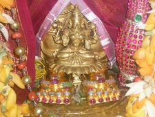 ಮೇಲುಕೋಟೆ ಚೆಲುವನಾರಾಯಣನ ಪಾದದ ಬಳಿ ಮುಸ್ಲಿಂ ಮಹಿಳೆಯ ವಿಗ್ರಹ?!