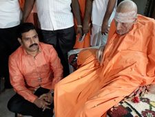 ಬಿಎಸ್ ವೈ ಮಗ ವಿಜಯೇಂದ್ರ ಸಿದ್ದಗಂಗಾ ಮಠಕ್ಕೆ, ಸುದ್ದಿಗೆ ರೆಕ್ಕೆ