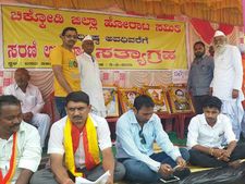 ಚಿಕ್ಕೋಡಿ ಪ್ರತ್ಯೇಕ ಜಿಲ್ಲಾ ಹೋರಾಟಕ್ಕೆ ಮಠಾಧೀಶರ ಬಲ