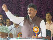 ರಾಜೀವ್ ಗಾಂಧಿ ಆರೋಗ್ಯ ವಿವಿ ನಿರ್ಮಾಣಕ್ಕೆ ಬಿಜೆಪಿ ಅಡ್ಡಗಾಲು: ಡಿಕೆಶಿ