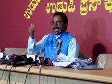10 ಕೋಟಿ ಮಾನನಷ್ಟ ಮೊಕದ್ದಮೆ ಹೂಡಿ ನೋಡೋಣ: ಟಿಜೆ ಅಬ್ರಹಾಂ ಸವಾಲ್
