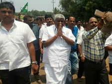 ಮಂಜೇಗೌಡ ರಾಜೀನಾಮೆ ಅಂಗೀಕಾರ, ಎಚ್.ಡಿ.ರೇವಣ್ಣ ವಿರುದ್ಧ ಸ್ಪರ್ಧೆ