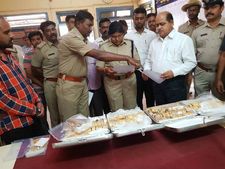 ಧಾರವಾಡದಲ್ಲಿ ಅಕ್ರಮವಾಗಿ ಸಾಗಿಸುತ್ತಿದ್ದ 7 ಕೆಜಿ ಚಿನ್ನ ವಶ