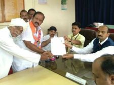 ಬಿಜೆಪಿಯಿಂದ ಮೊದಲ ನಾಮಪತ್ರ ಸಲ್ಲಿಸಿದ್ದು ಇವರೇ ನೋಡಿ