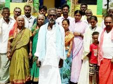 ನೇಮಿರಾಜ್ ನಾಯ್ಕ ಗೆಲ್ಲಲೆಂದು ದೀರ್ಘ ದಂಡ ನಮಸ್ಕಾರ ಹಾಕಿದ ಬೆಂಬಲಿಗರು