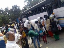 ಎಲೆಕ್ಷನ್ನೂ ಬೇಡ, ಕಲೆಕ್ಷನ್ನೂ ಬೇಡವೆಂದ  ಸಿರುಗುಪ್ಪ ಜನ ಗುಳೆ ಹೊರಟ್ರು 