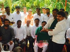 ಬಿಜೆಪಿ ಟಿಕೆಟ್ ವಂಚಿತ ನಿಂಬಣ್ಣವರ್ ಗೆ ಜನರಿಂದ ಧನಬಲ
