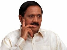ಟಿಕೇಟ್ 'ಕೈ' ತಪ್ಪಿದ್ದಕ್ಕೆ ಧ್ವಜ ಸುಟ್ಟ ಎಸ್.ಆರ್. ಮೊರೆ ಬೆಂಬಲಿಗರು 