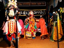 ಪ್ರಚಾರಕ್ಕೆ ಅಡ್ಡಿ: 'ದೇವಿಮಹಾತ್ಮೆ' ಯಕ್ಷಗಾನ ನಿಲ್ಲಿಸಿದರೇ ಕಾಂಗ್ರೆಸ್ ಕಾರ್ಯಕರ್ತರು? 