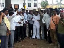 ಯೋಗೇಶ್ವರ್ ಗೆ ಮತ ನೀಡಲ್ಲ ಎಂದು ಪ್ರತಿಭಟನೆ ನಡೆಸಿದ  ದಲಿತರು 