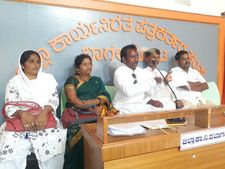  'ಮುತ್ತಣ್ಣ ಬೆಣ್ಣೂರ ಹೇಳಿಕೆಯಿಂದ ಕಾಂಗ್ರೆಸ್ ಮುಖಂಡರಿಗೆ ಮುಜುಗರ' 