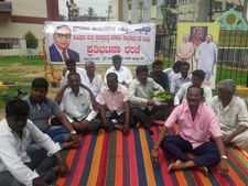 ಮೋದಿ, ಶಾ, ರಾಜ್ಯಪಾಲರ ಭಾವಚಿತ್ರಕ್ಕೆ ಉಗಿದು ದಲಿತರ ಪ್ರತಿಭಟನೆ