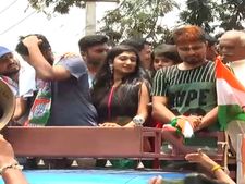 ಚನ್ನಪಟ್ಟಣದಲ್ಲಿ ರೇವಣ್ಣ ಪರ ಸ್ಯಾಂಡಲ್ ವುಡ್ ಸ್ಟಾರ್ಸ್ ಮತಯಾಚನೆ 