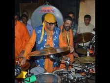  ಶೀರೂರು ಶ್ರೀ ಹುಟ್ಟುಹಬ್ಬದಲ್ಲಿ ಆಕರ್ಷಣೆಯ ಕೇಂದ್ರ ಬಿಂದುವಾದ ಶಿವಮಣಿ 