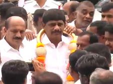 ಅಣ್ಣನ ವಿರುದ್ಧ ಹವಾಲ ಎಂಬ ಮಸಲತ್ತಿನ ಕತ್ತಿ ಎಂದ ಡಿಕೆ ಸುರೇಶ್
