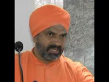ಚಟದಿಂದ ಸಾಲಮಾಡಿಕೊಂಡ ರೈತರು: ಸ್ವಾಮೀಜಿ ವಿವಾದಾತ್ಮಕ ಹೇಳಿಕೆ!