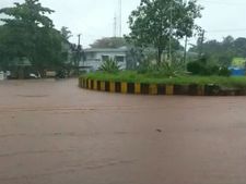 ಮಂಗಳೂರಿನಲ್ಲಿ ನೀರೋನೀರು ರಸ್ತೆಗಿಳಿಯಲು ಗಾಬರಿ ಪಡುವ ಕಾರು