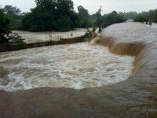  ಒಡೆದು ಹೋದ ಬೆಳಗಾವಿಯ ತಿಲೋಲಿ ಸೇತುವೆ: ಹಳ್ಳಿಗಳ ಸಂಪರ್ಕ ಕಡಿತ