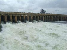 ಕೆಆರ್‌ಎಸ್‌ನಿಂದ 50 ಸಾವಿರ ಕ್ಯುಸೆಕ್ ನೀರು ಹೊರಕ್ಕೆ, ಪ್ರವಾಹ ಭೀತಿ 